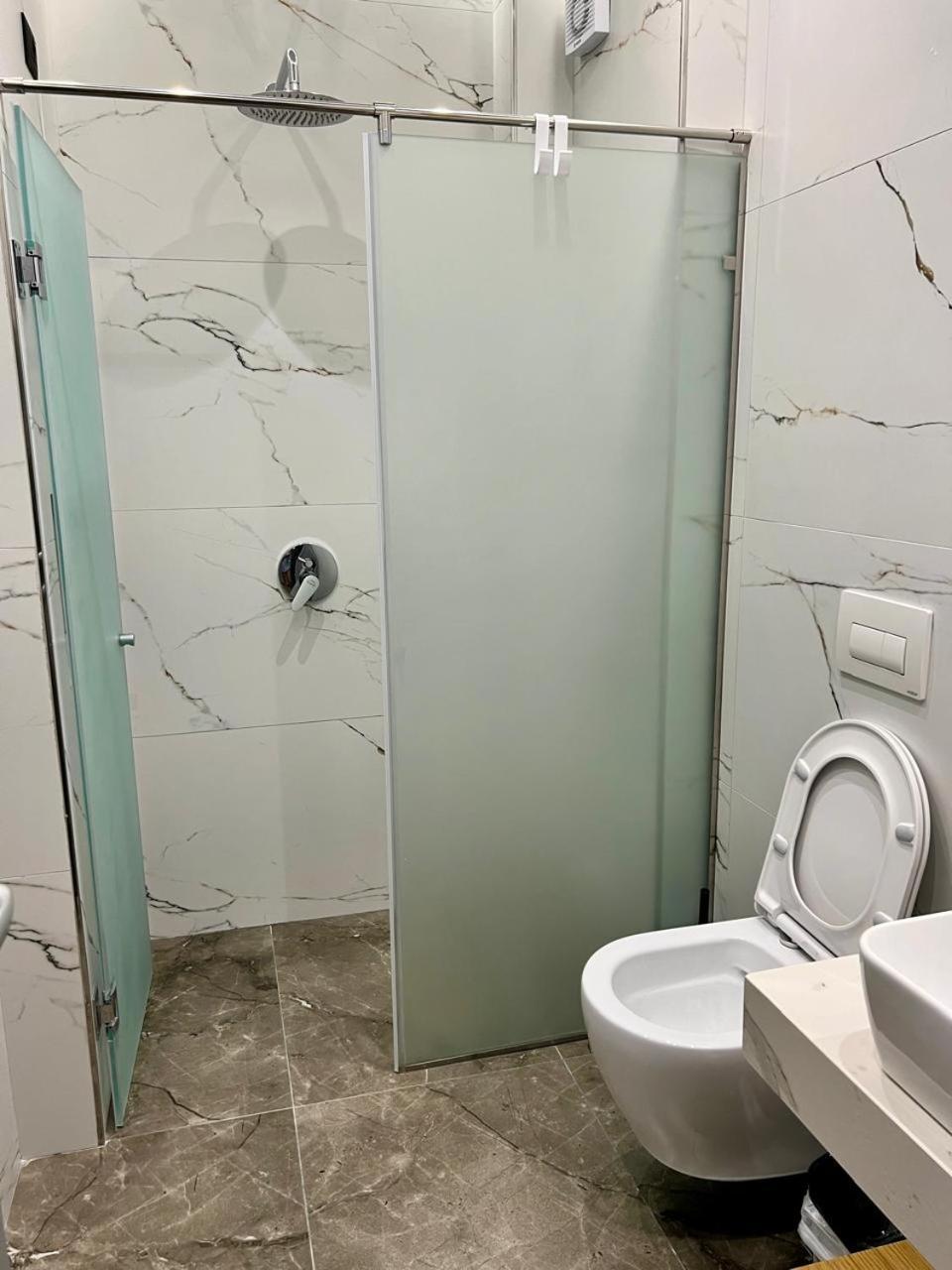Kaan Hotel Radhimë Dış mekan fotoğraf